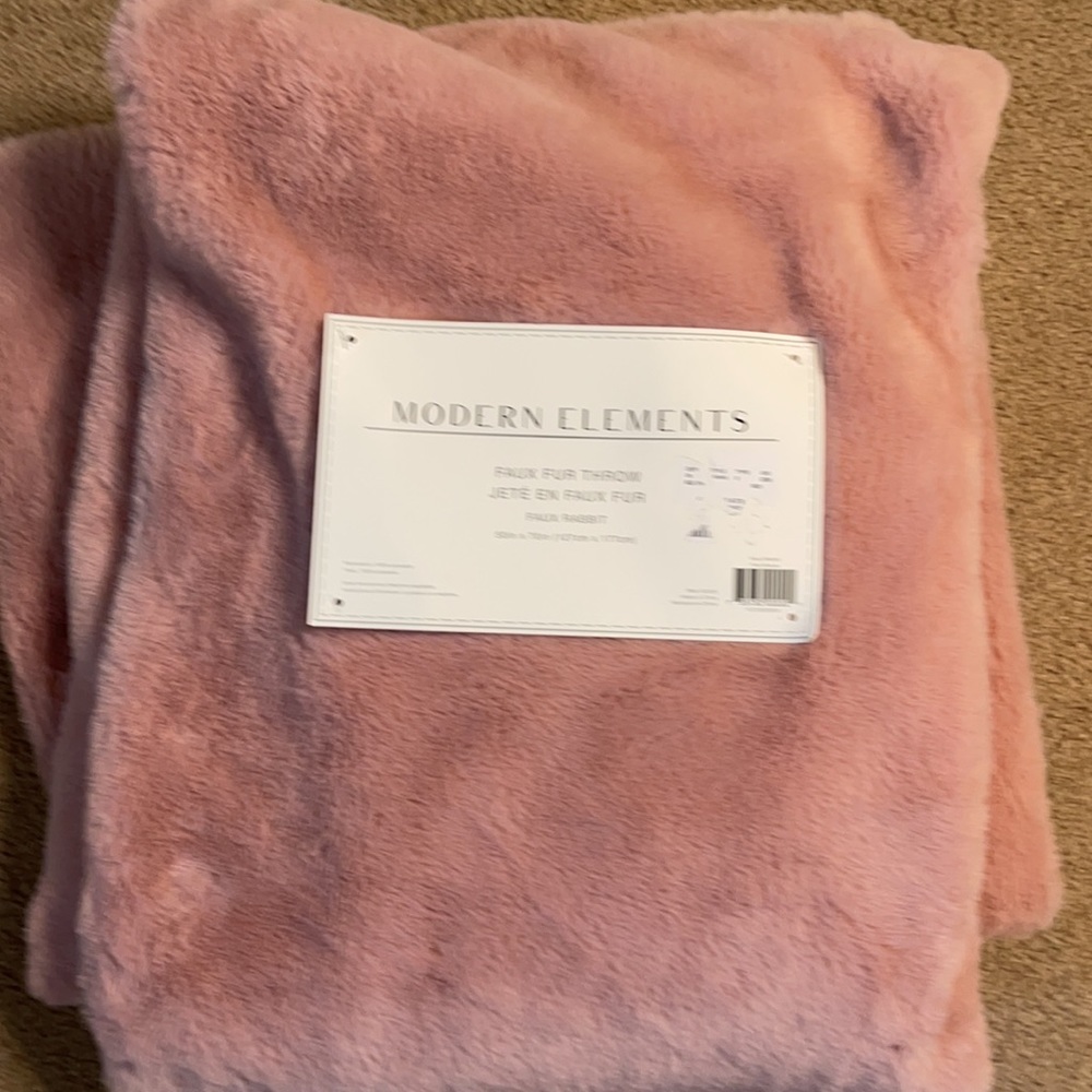Luxurious Faux Rabbit Fur Mauve Throw Blanket NWT